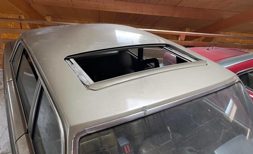 Volvo 264 (Sur demande)