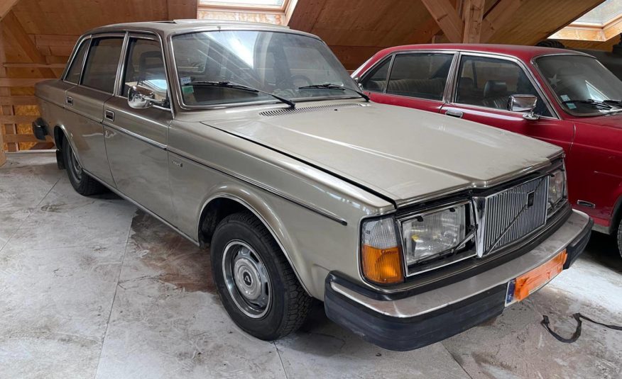 Volvo 264 (Sur demande)