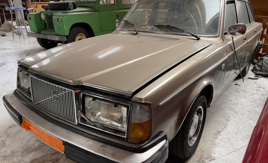 Volvo 264 (Sur demande)