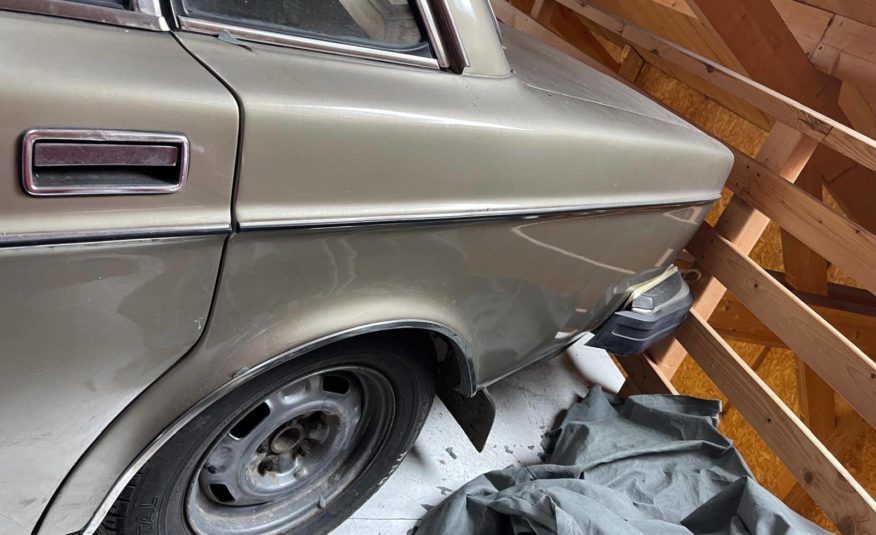 Volvo 264 (Sur demande)