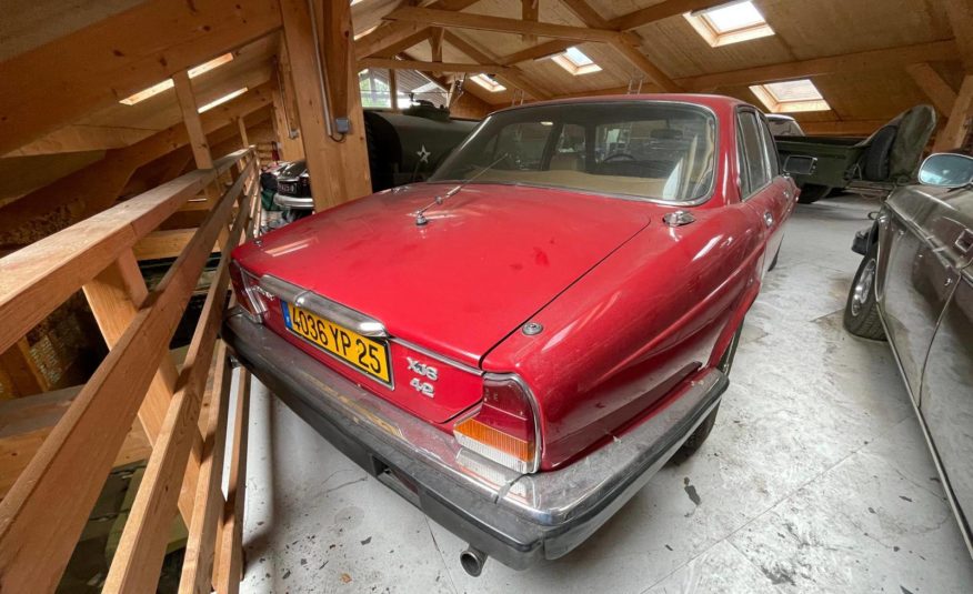 Jaguar XJ6 4.2 (Sur demande)