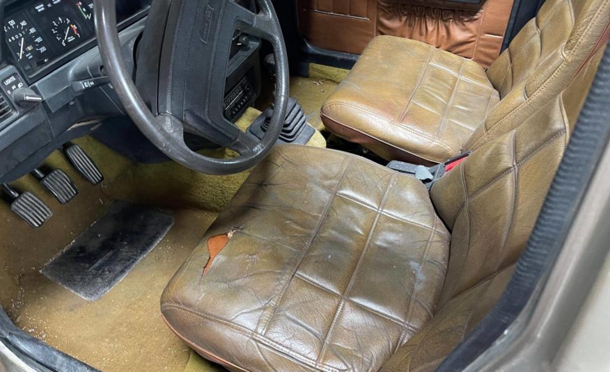 Volvo 264 (Sur demande)