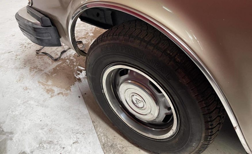 Volvo 264 (Sur demande)