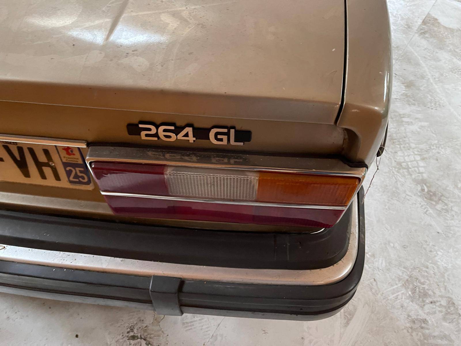 Volvo 264 (Sur demande)