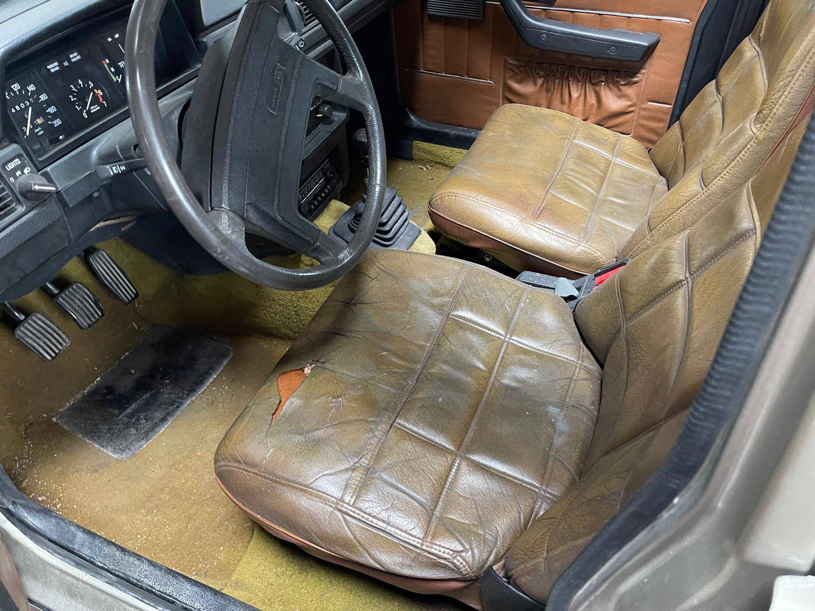 Volvo 264 (Sur demande)