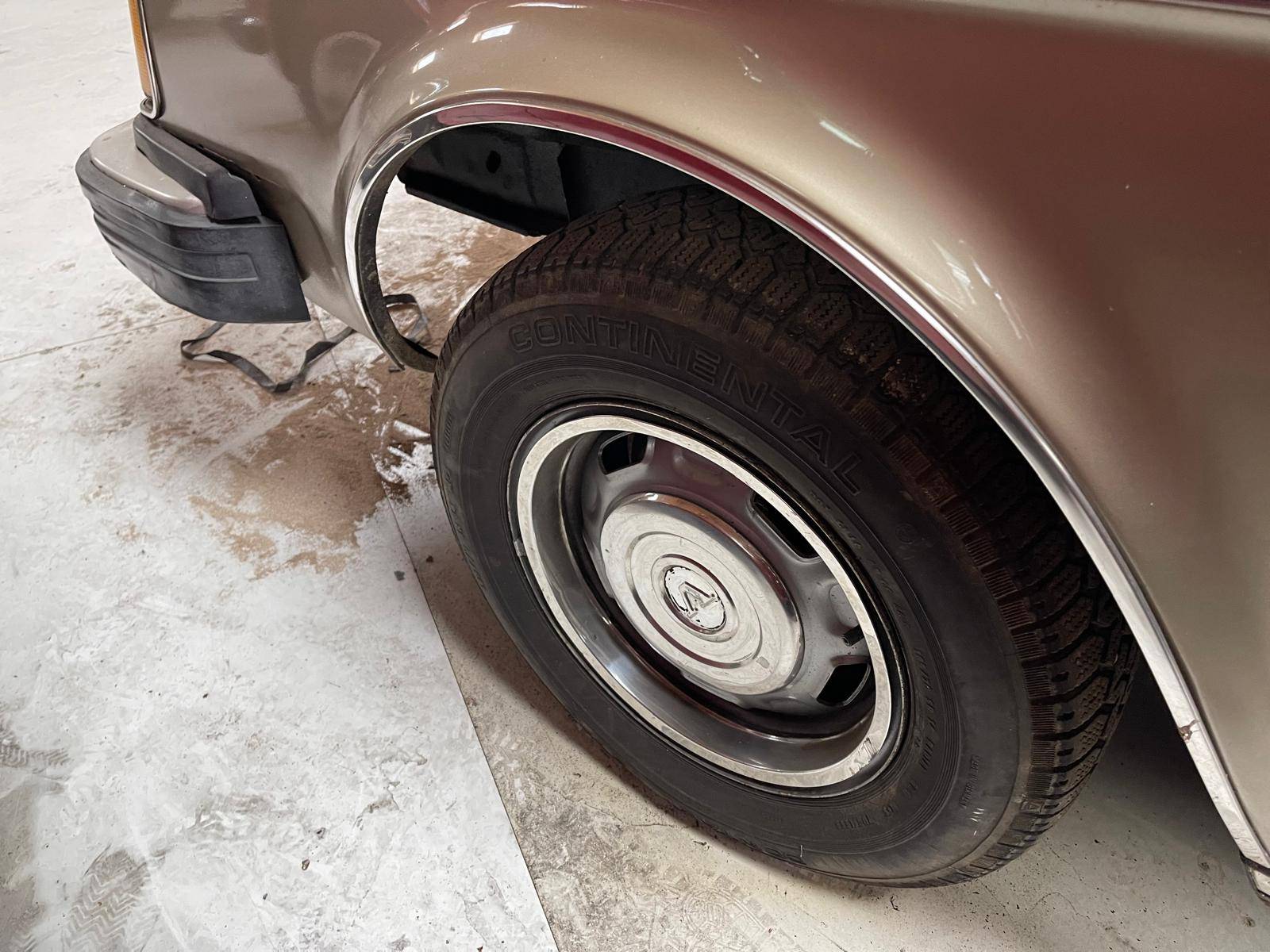 Volvo 264 (Sur demande)