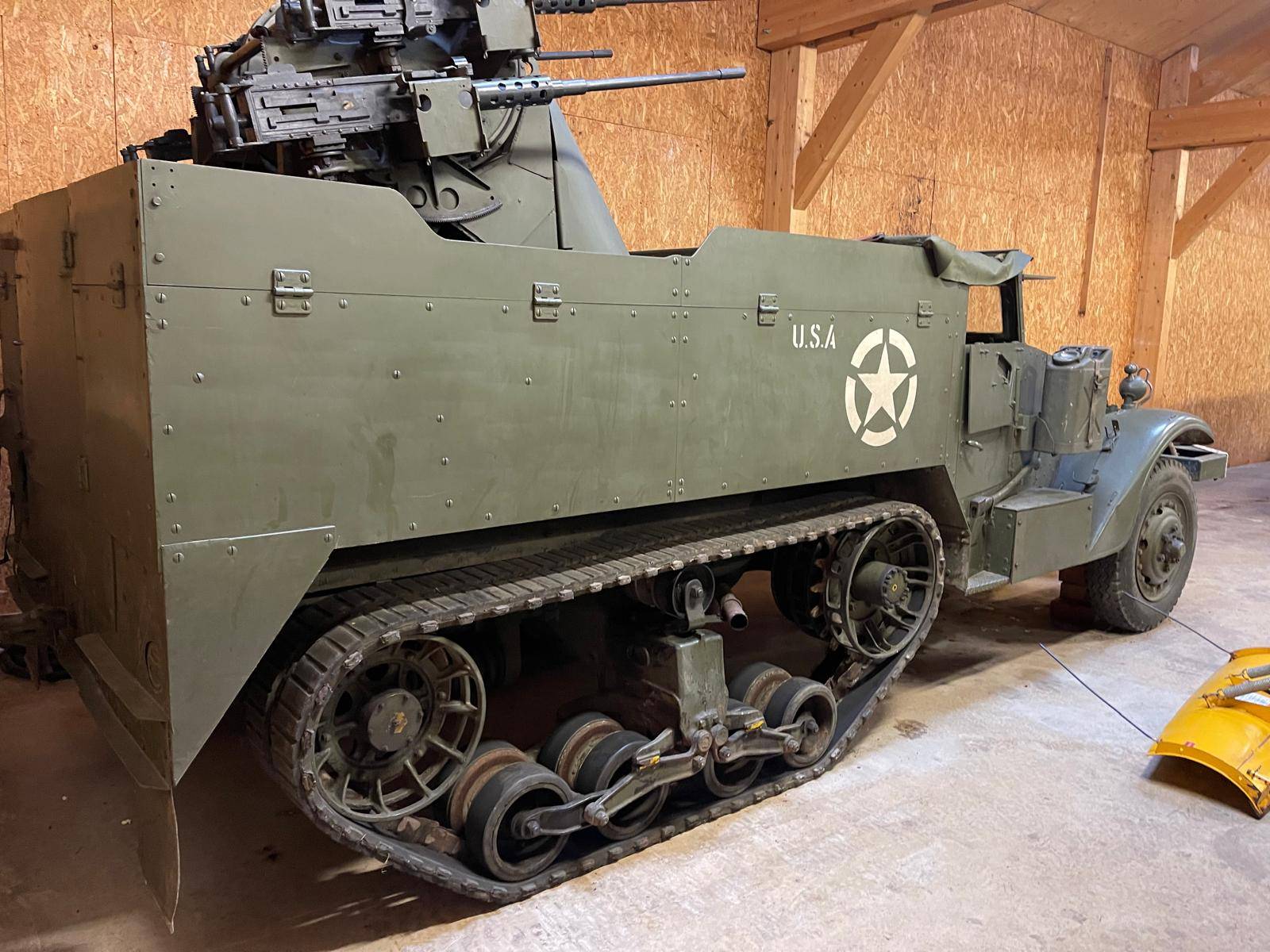 Véhicule à chenille Half-Track