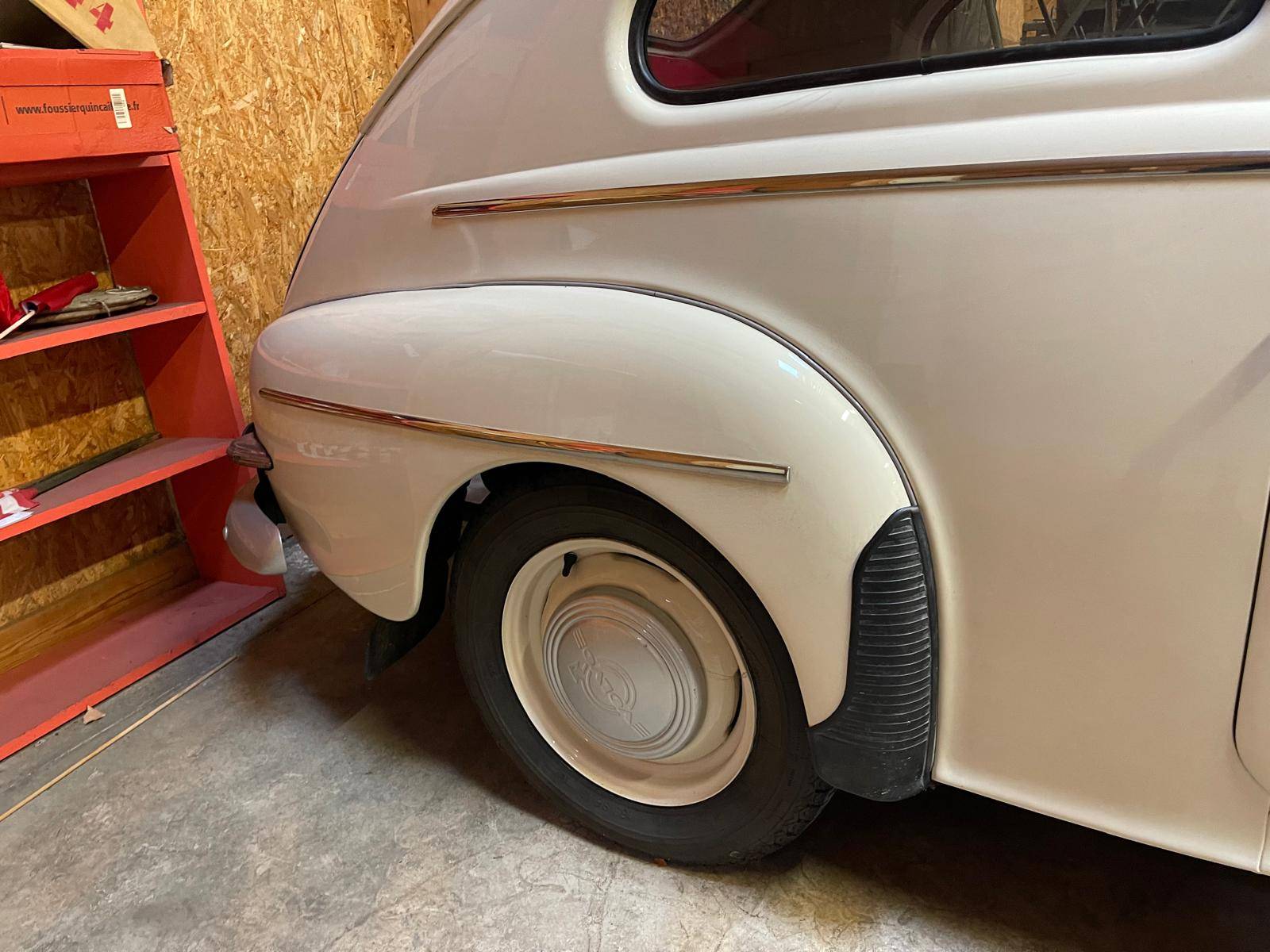 Volvo P444 (Sur demande)