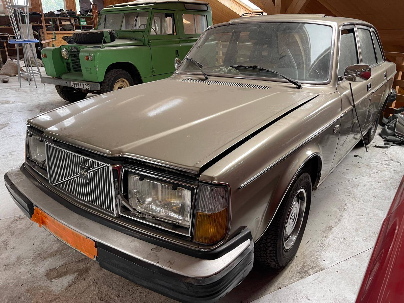 Volvo 264 (Sur demande)