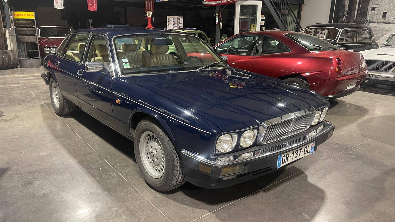 Jaguar XJ